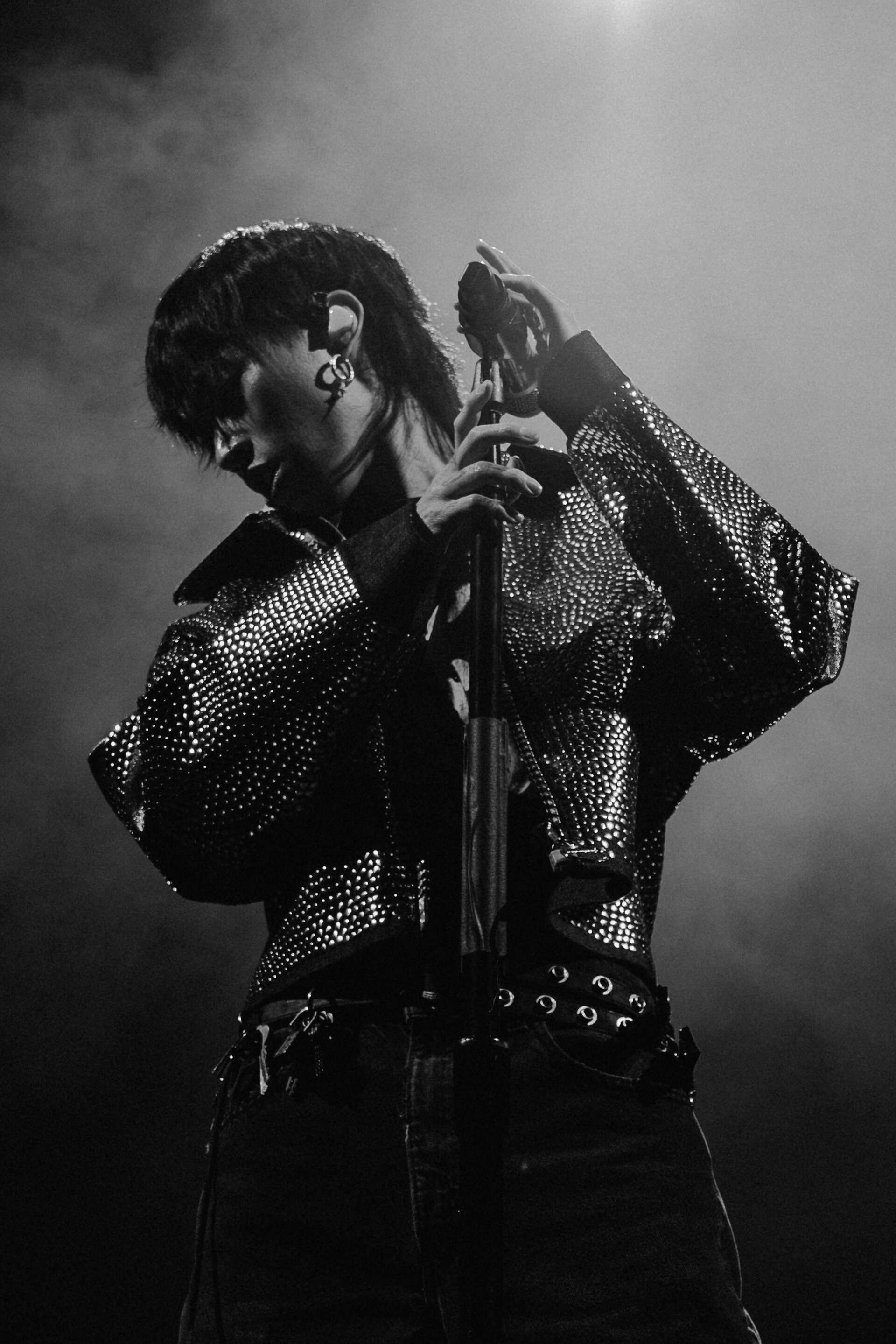 ミュージシャン Keshi requiem keshi mystifies with his zenith pose for his new album