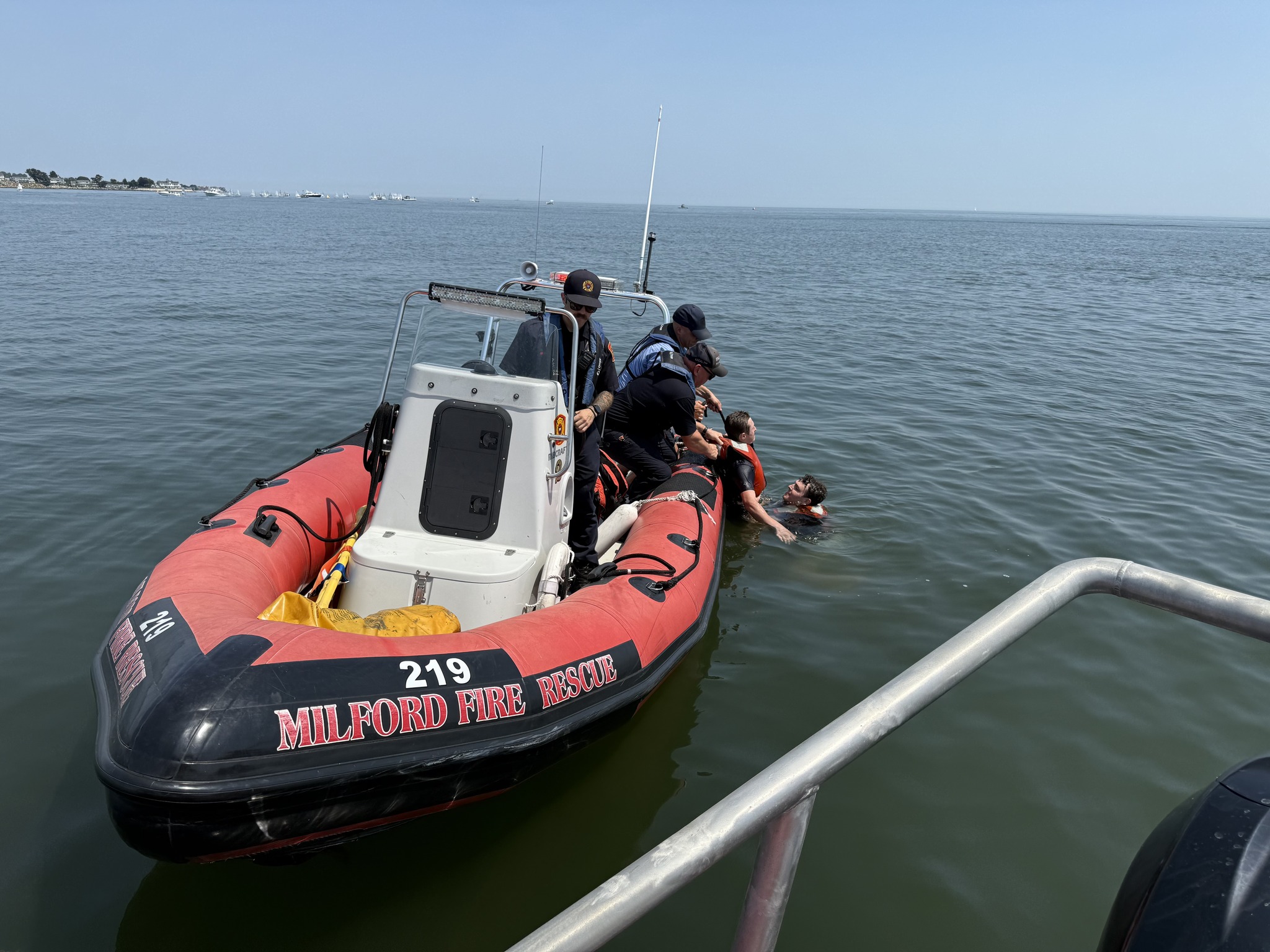 5 rescued from rising tide near Milford sandbar, fire official says