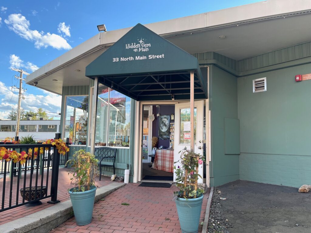 Wallingford's Hidden Gem On Main to close, owner says