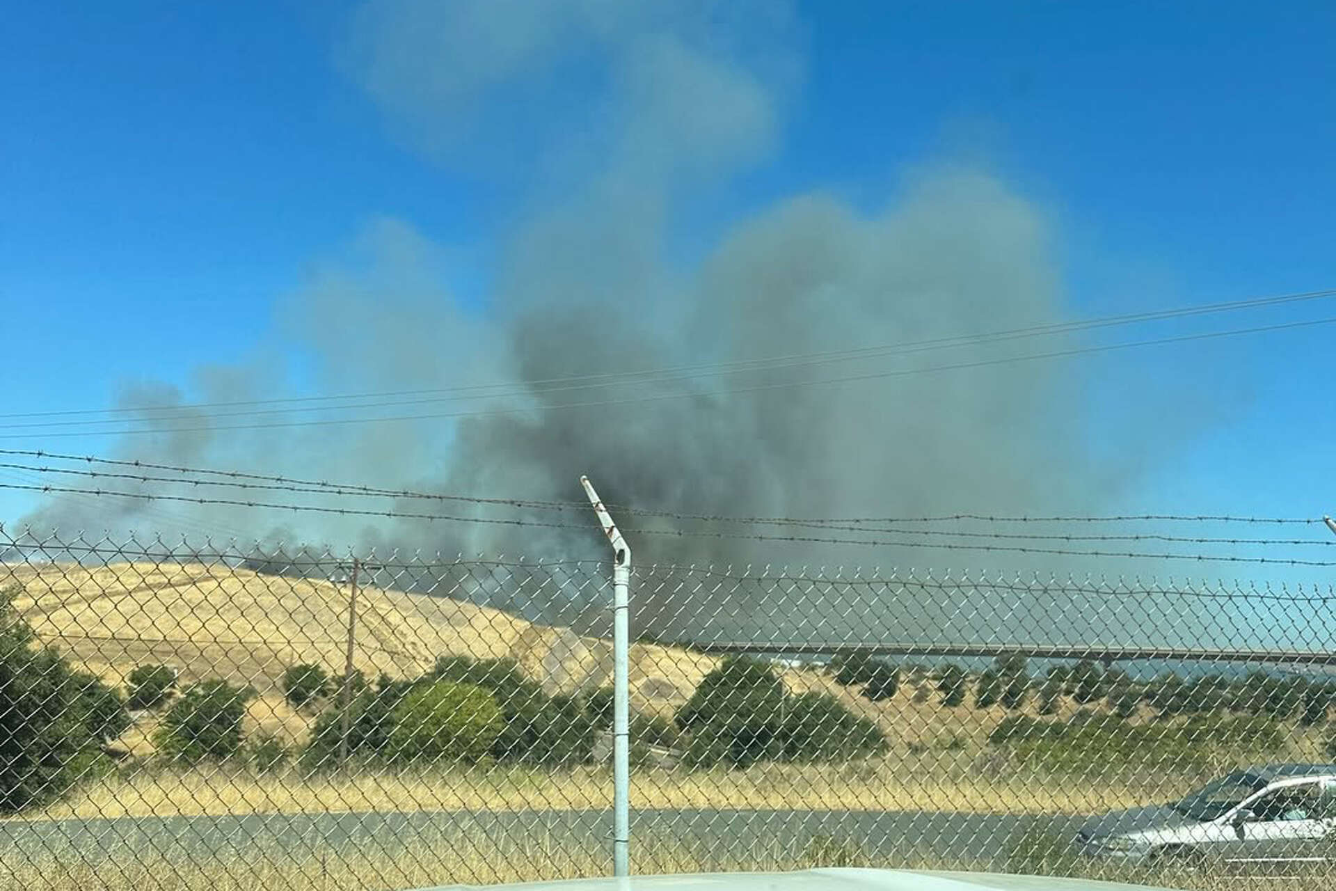 Brush fire shuts down Bay Area freeway during busy commute hours