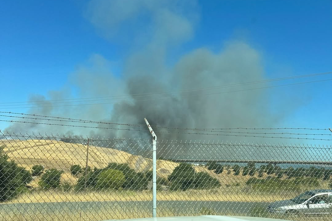 Brush fire shuts down Bay Area freeway during busy commute hours