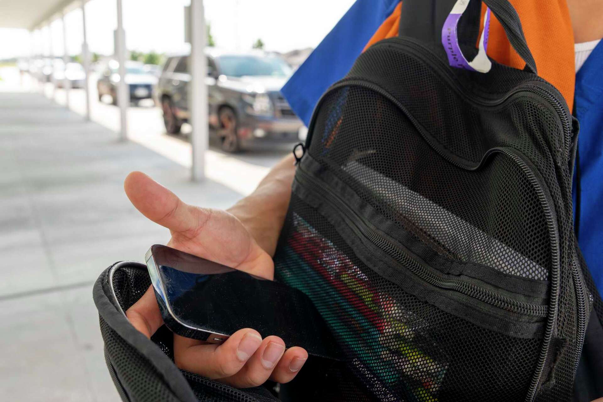New Texas law bans cell phones in class. Here's when it takes effect