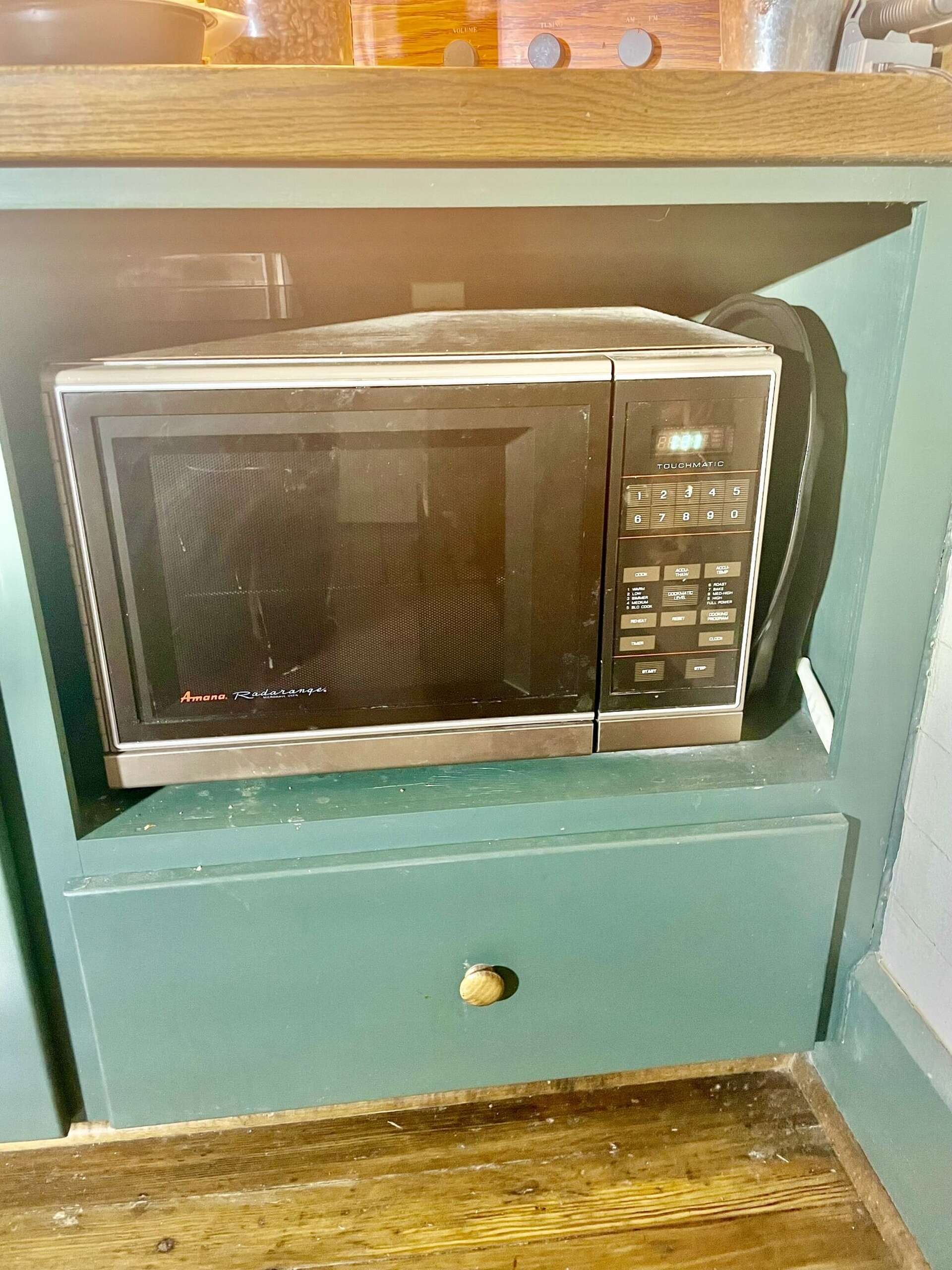 How Do I Dispose of an Old Microwave Oven: Easy & Safe Tips