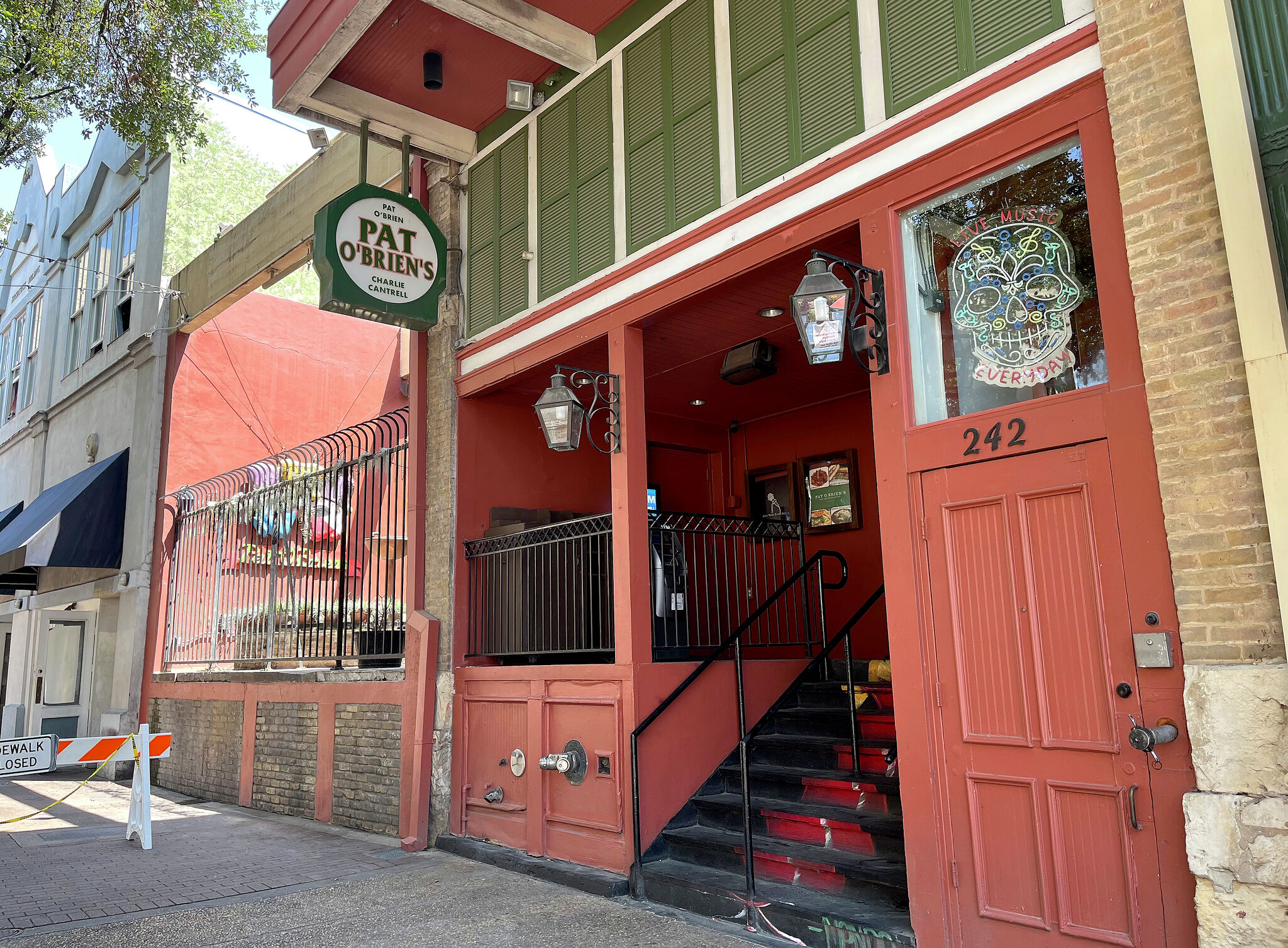 Pat O'Brien's San Antonio closing