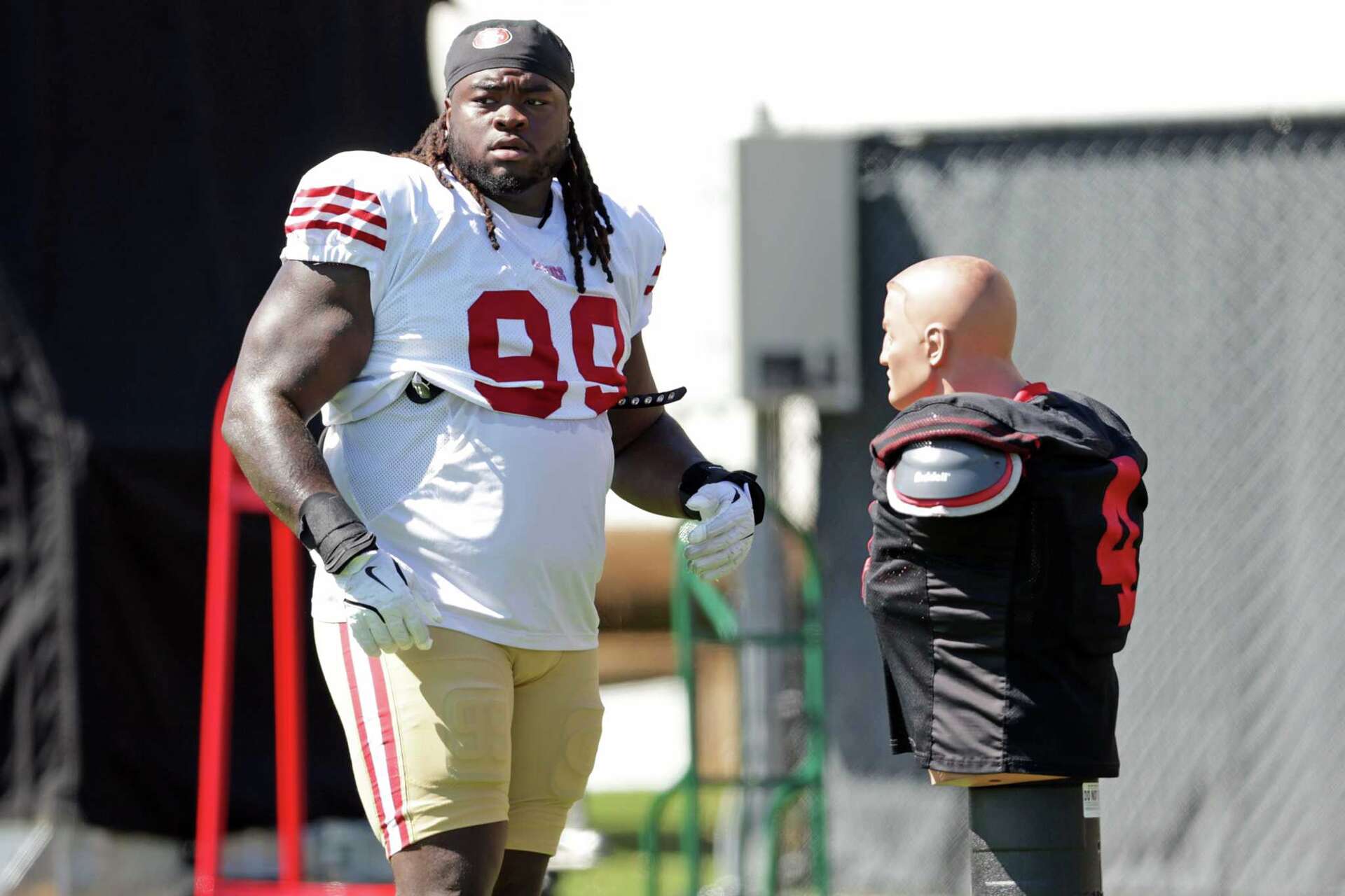 49ers hope they get 'lucky' with CJ West's knee as injuries pile up