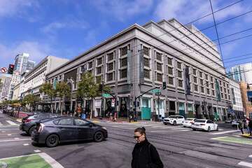 Some of the last remaining stores at S.F.’s biggest mall are closing
