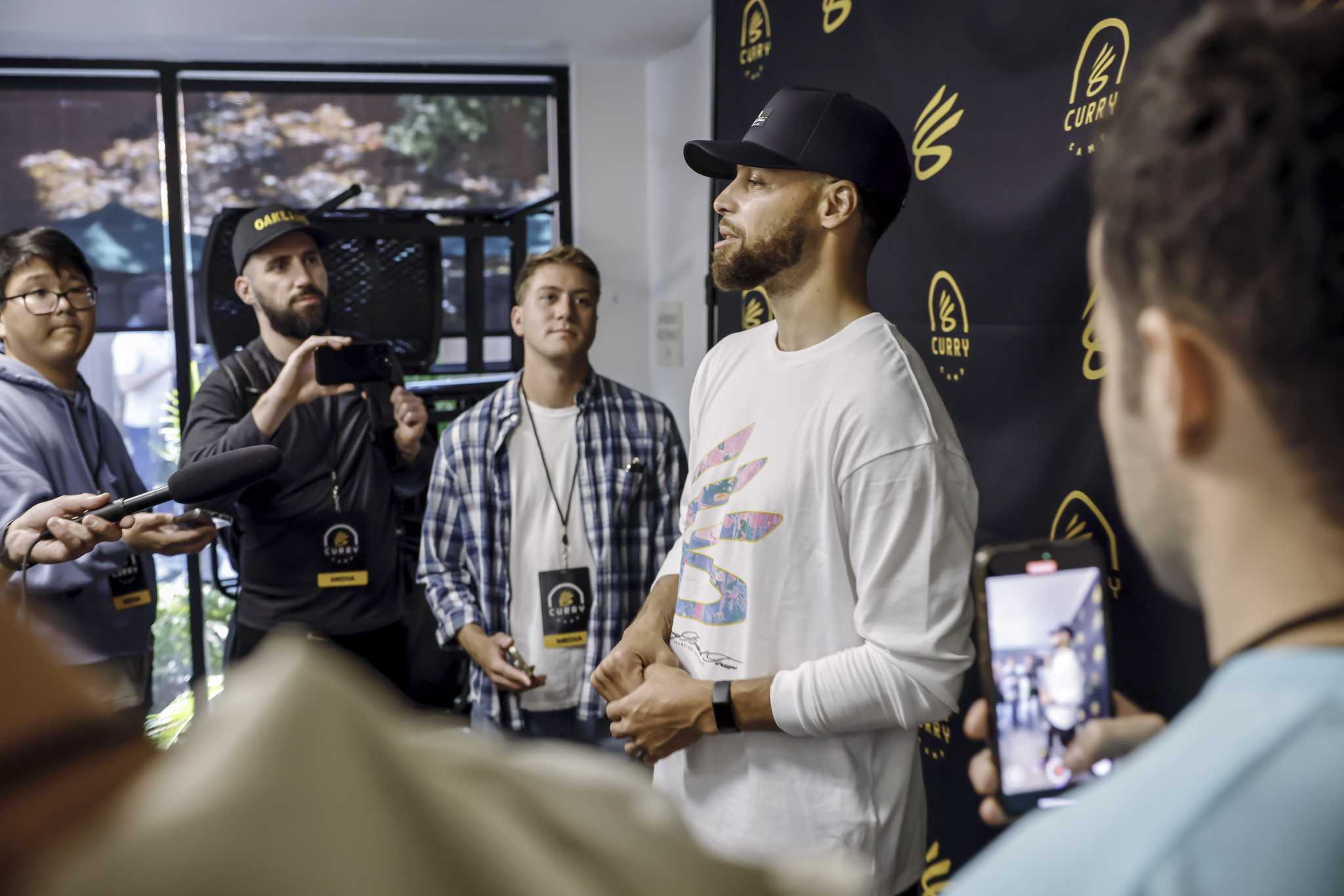 Steph Curry talks Warriors’ inaction, calls out ‘need for some pieces’