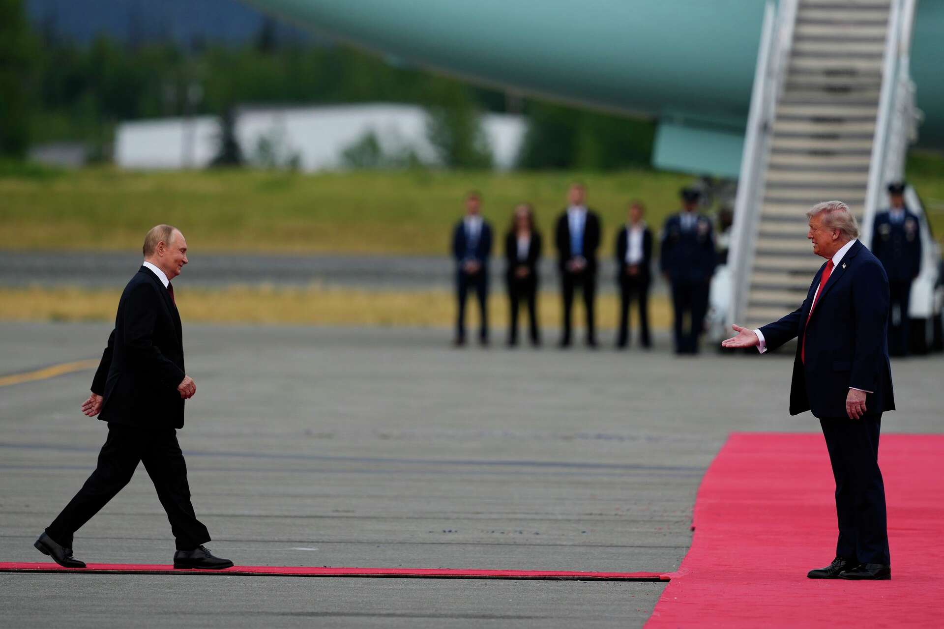 Trump and Putin meet for 2 1/2 hours at Alaska summit to discuss possible  end to Russia-Ukraine war