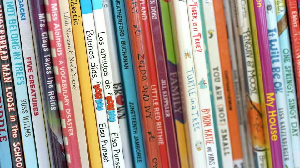 Library books are shown at Thomas Jefferson Elementary School in Houston Friday, Aug. 15, 2025.