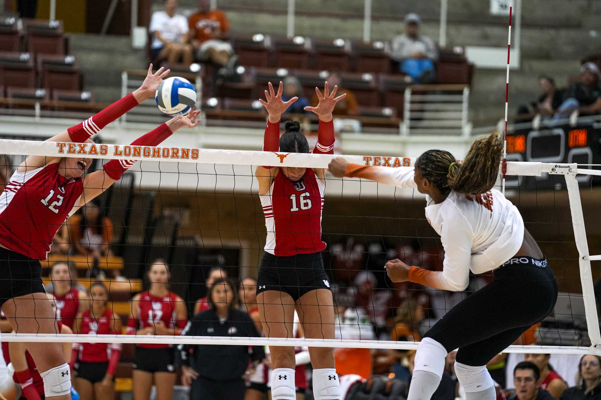 Freshman OH Spears, Vander Wal lead Longhorns to sweep No. 8 Wisconsin Freshman OH Spears, Vander Wal lead Longhorns to sweep No. 8 Wisconsin