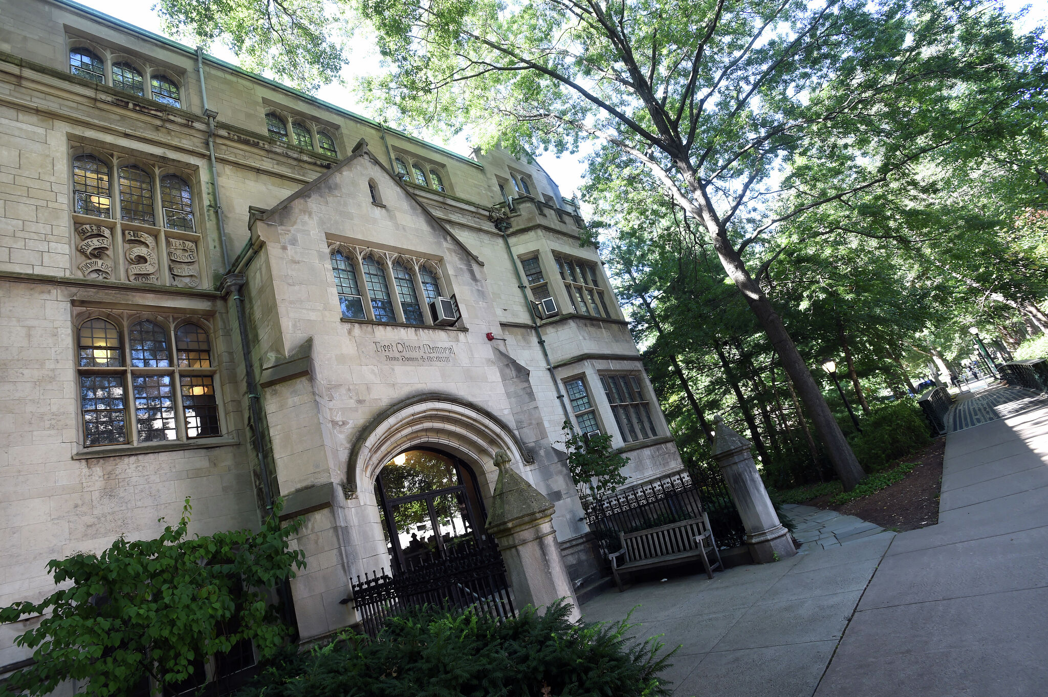 Should Yale pay more in taxes? Connecticut governor candidate thinks so