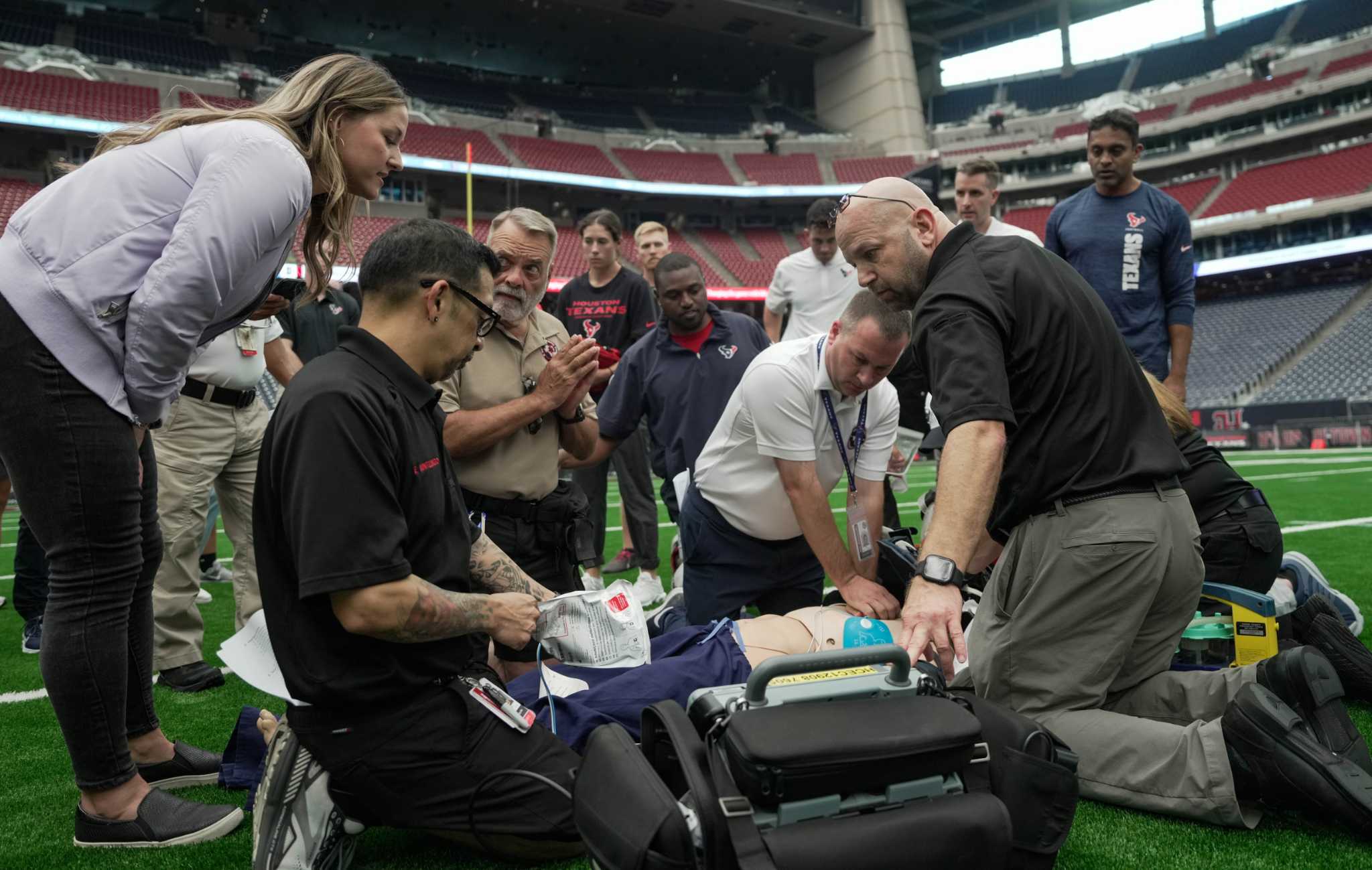 How the Houston Texans' doctors prepare for medical emergencies