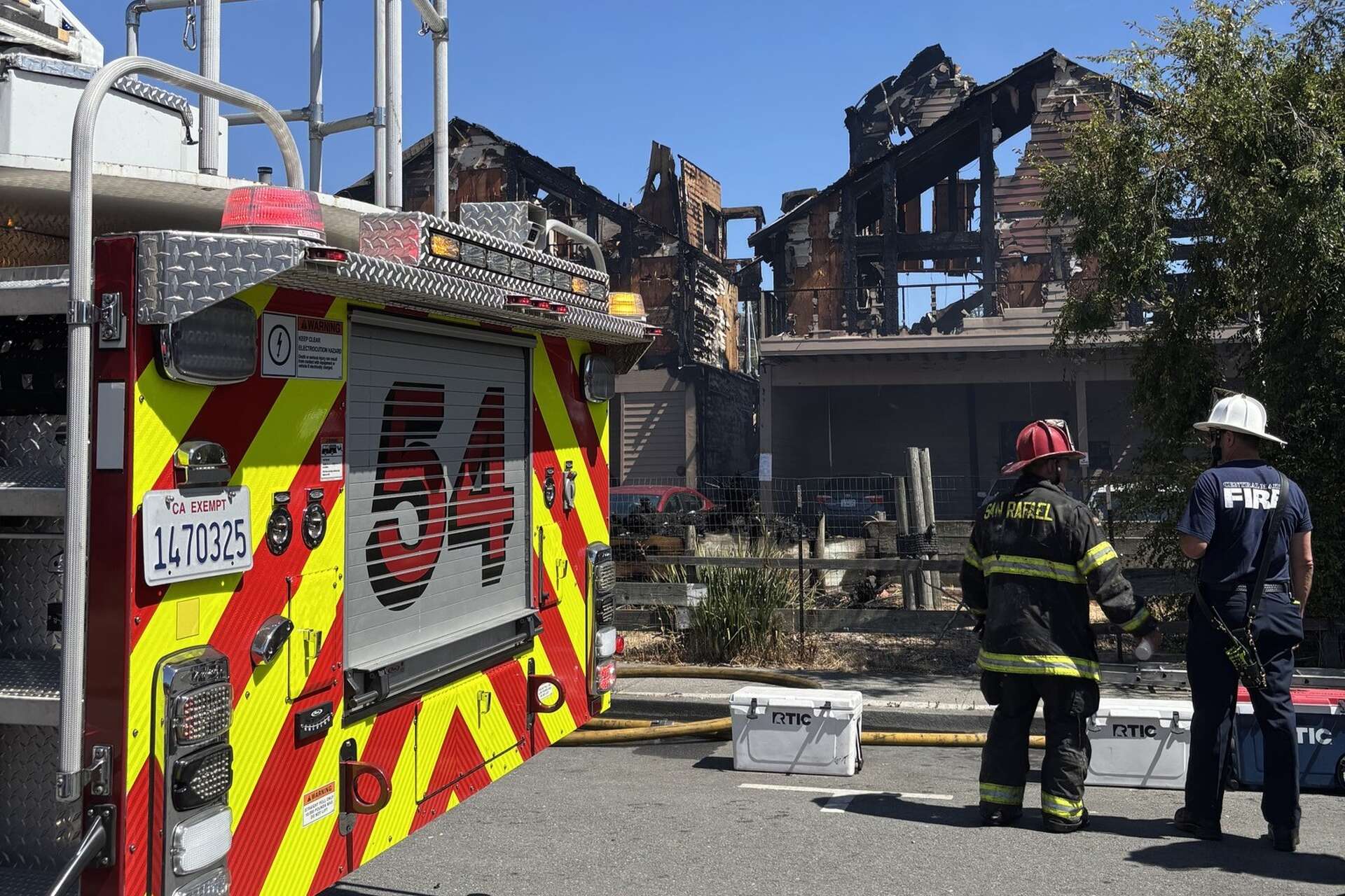 One dead in huge San Rafael apartment complex fire deemed suspicious
