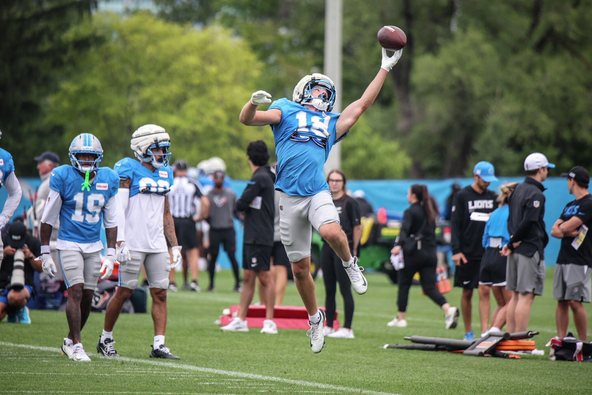 Detroit Lions 2025 preview predicts 12-5, division push