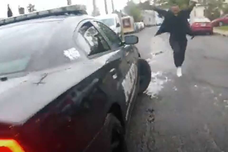 Bridgeport cop justified in shooting knife-wielding man, report says