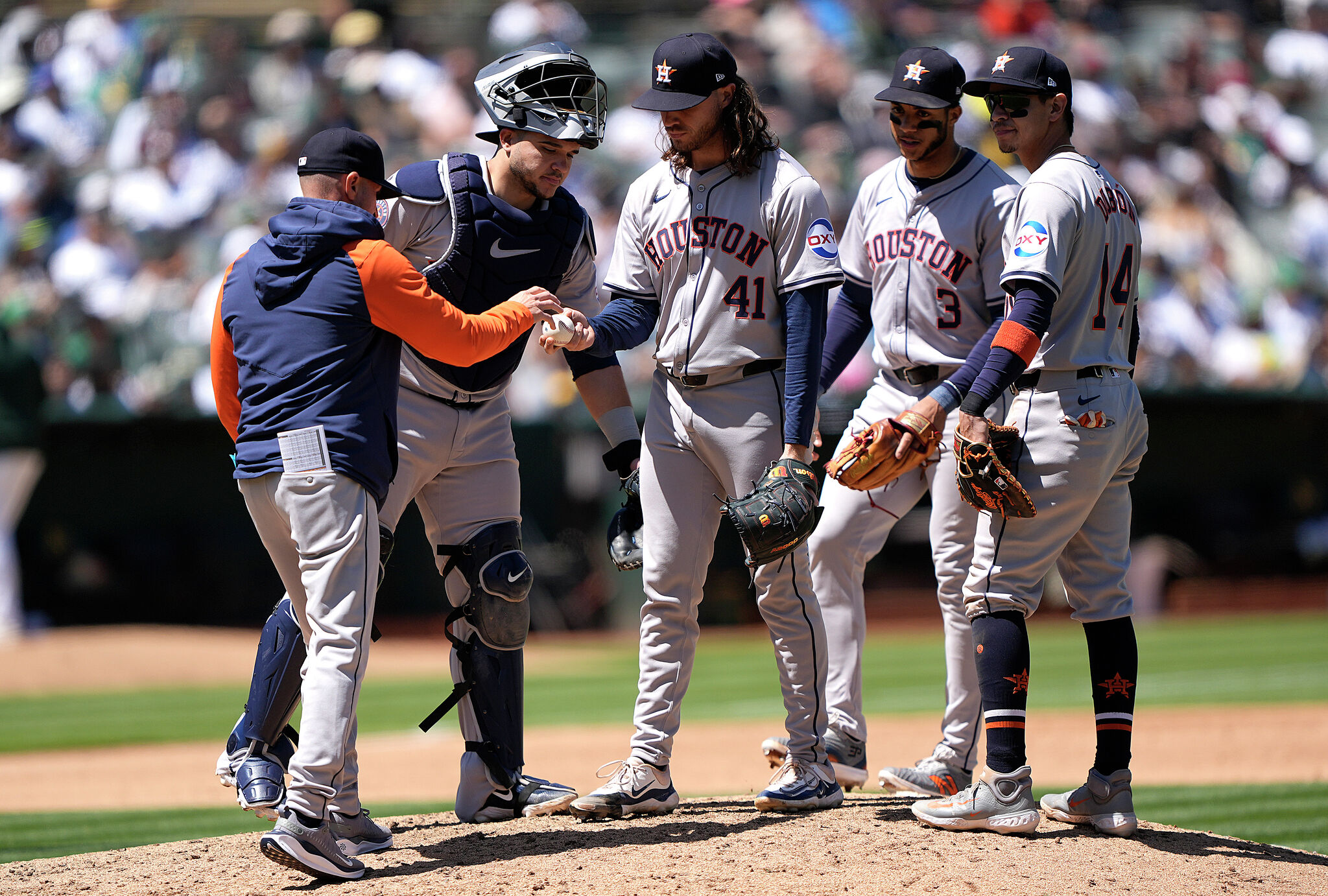 Do the Astros have a starting pitching problem?