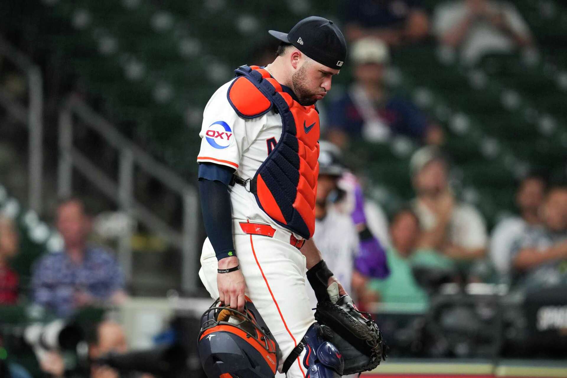 Astros put Victor Caratini on concussion IL, recall César Salazar