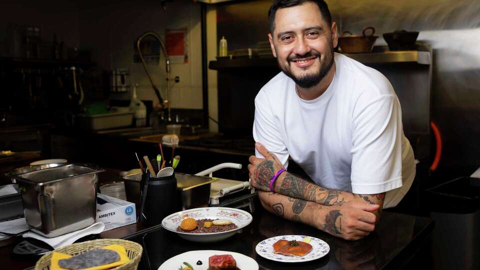 Chef Emmanuel Chavez at Tatemó