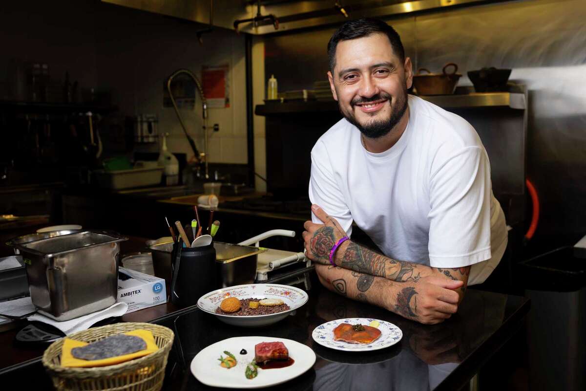 Chef Emmanuel Chavez at Tatemó