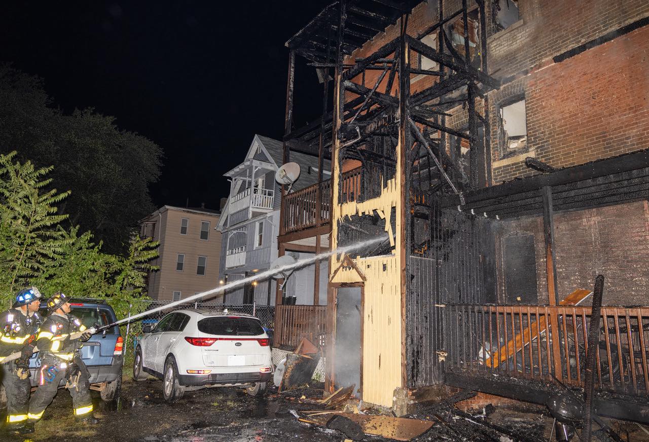 5 families displaced from Hartford porch fire, officials say