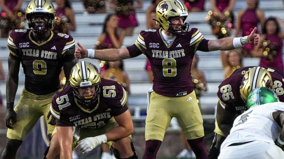 Texas State quarterback Brad Jackson (8) directs his team during the game against Eastern Michigan at Texas State University on Saturday, Aug. 30, 2025.