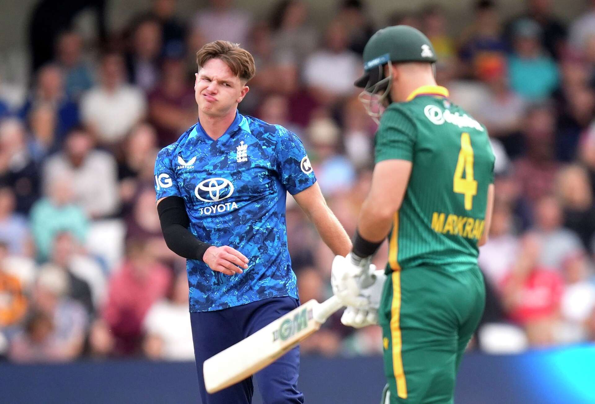 England Suffers Heavy Defeat Against South Africa in 1st ODI at Leeds