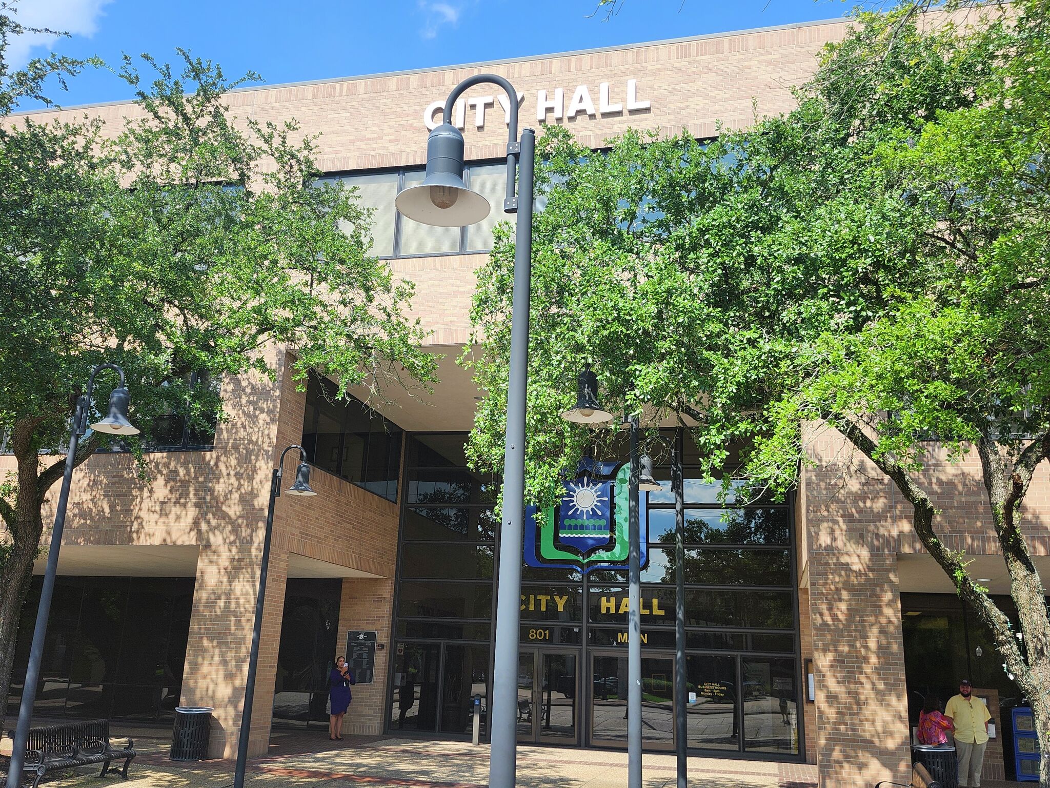 Grains mostly lower, livestock mixed