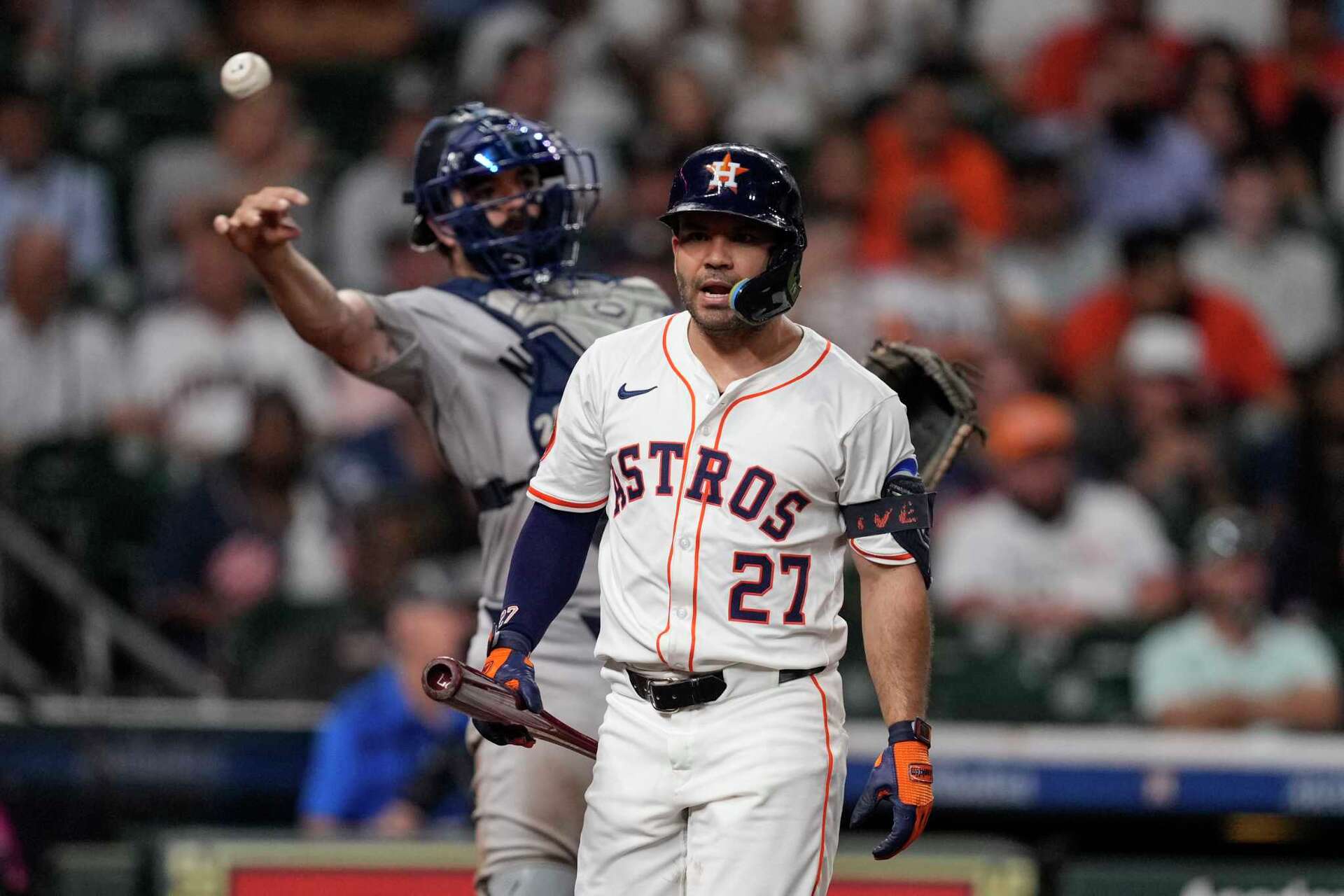 Astros give struggling Jose Altuve day off to 'relax and reset'