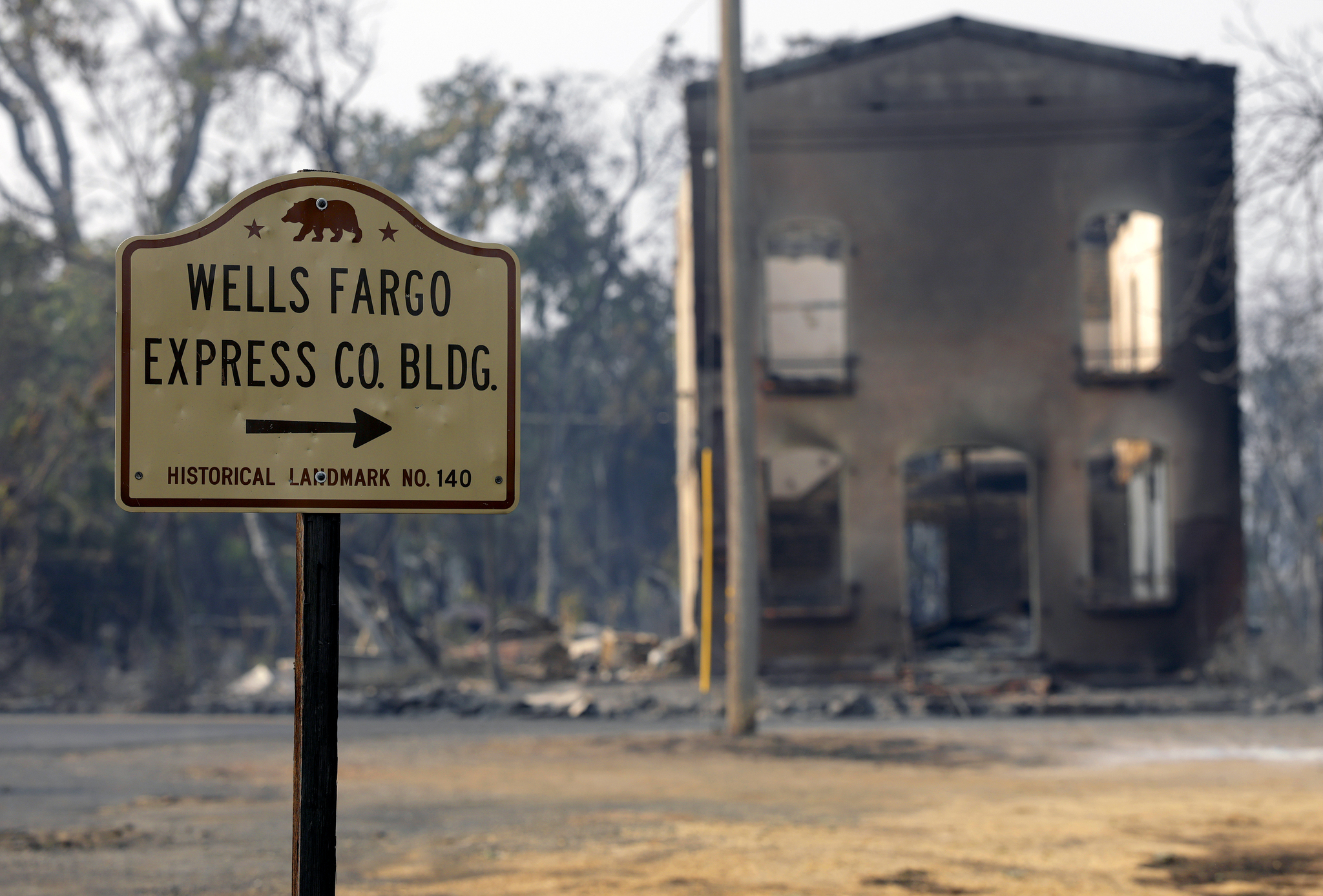 Wildfire near Yosemite National Park tears through Gold Rush town