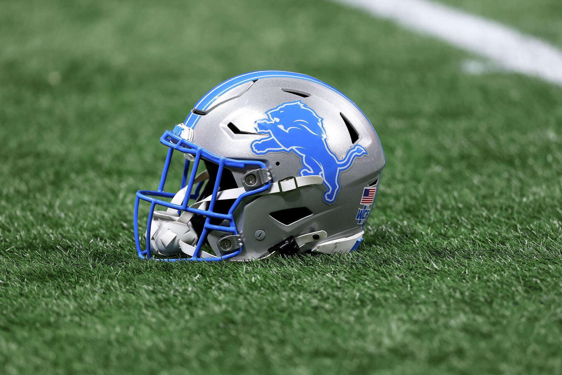 Detroit Lions surprise Miami class with gifts, lessons