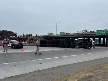 Big rig overturns on U.S. 101 in San Jose, delays commute