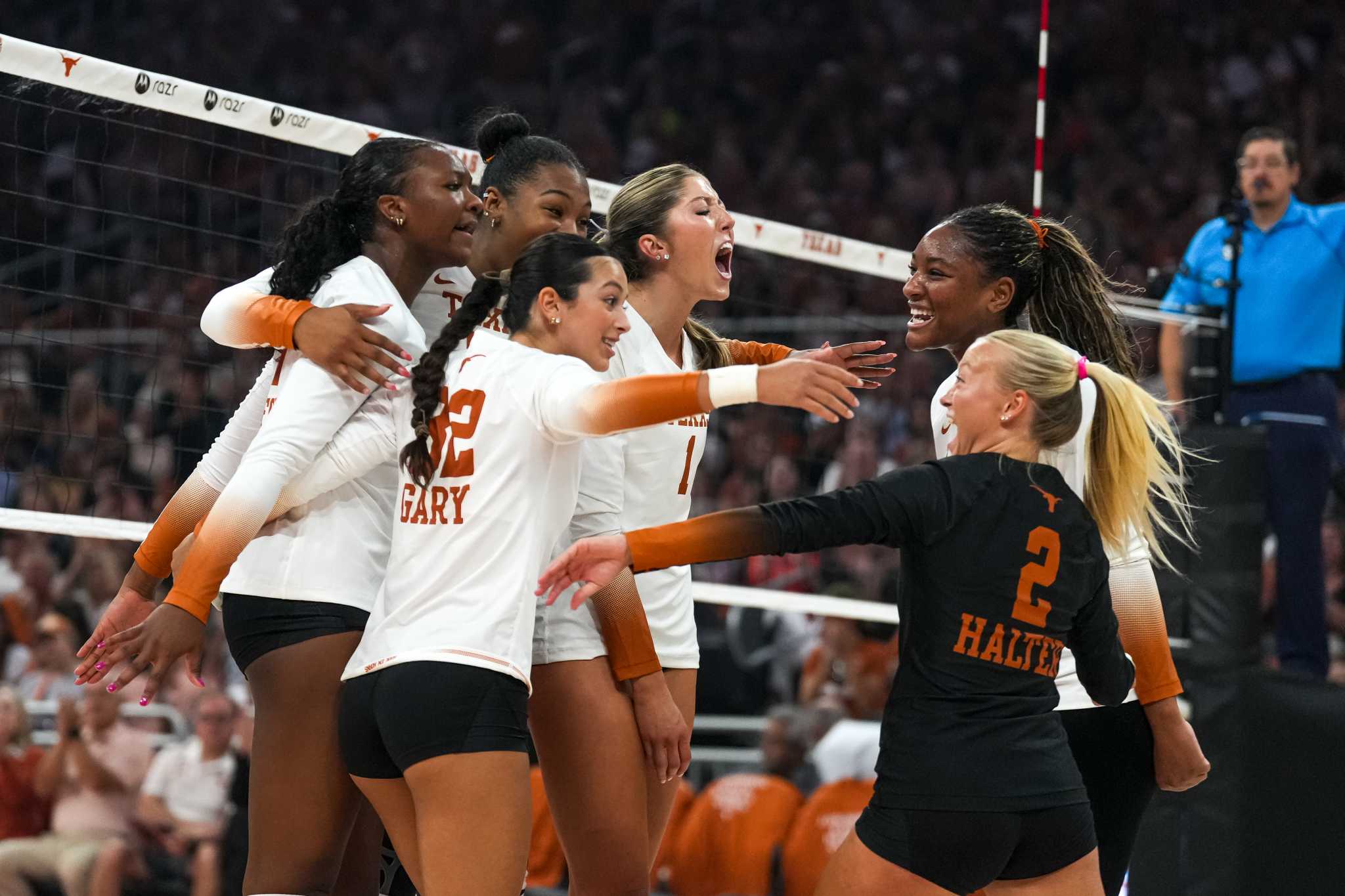 Replay, highlights: No. 2 Texas volleyball beats No. 4 Louisville in 5 sets