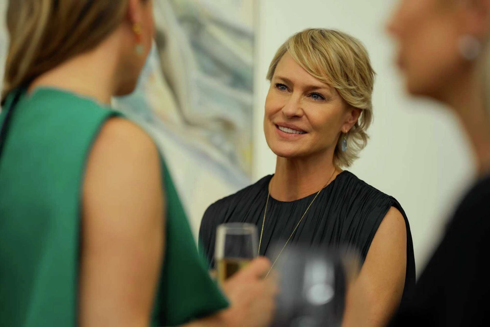 Review: Robin Wright's 'The Girlfriend' fails the binge test