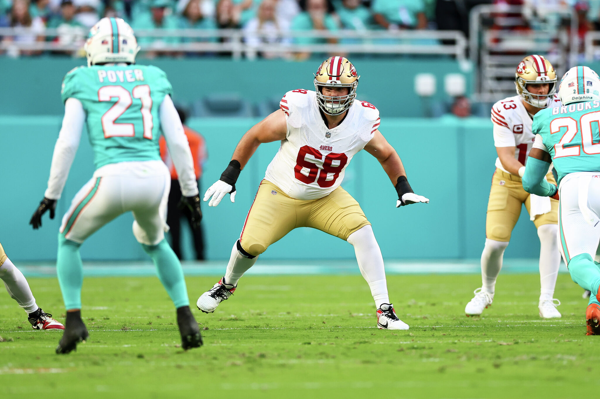 49ers extend offensive lineman wrongly blamed for Super Bowl loss