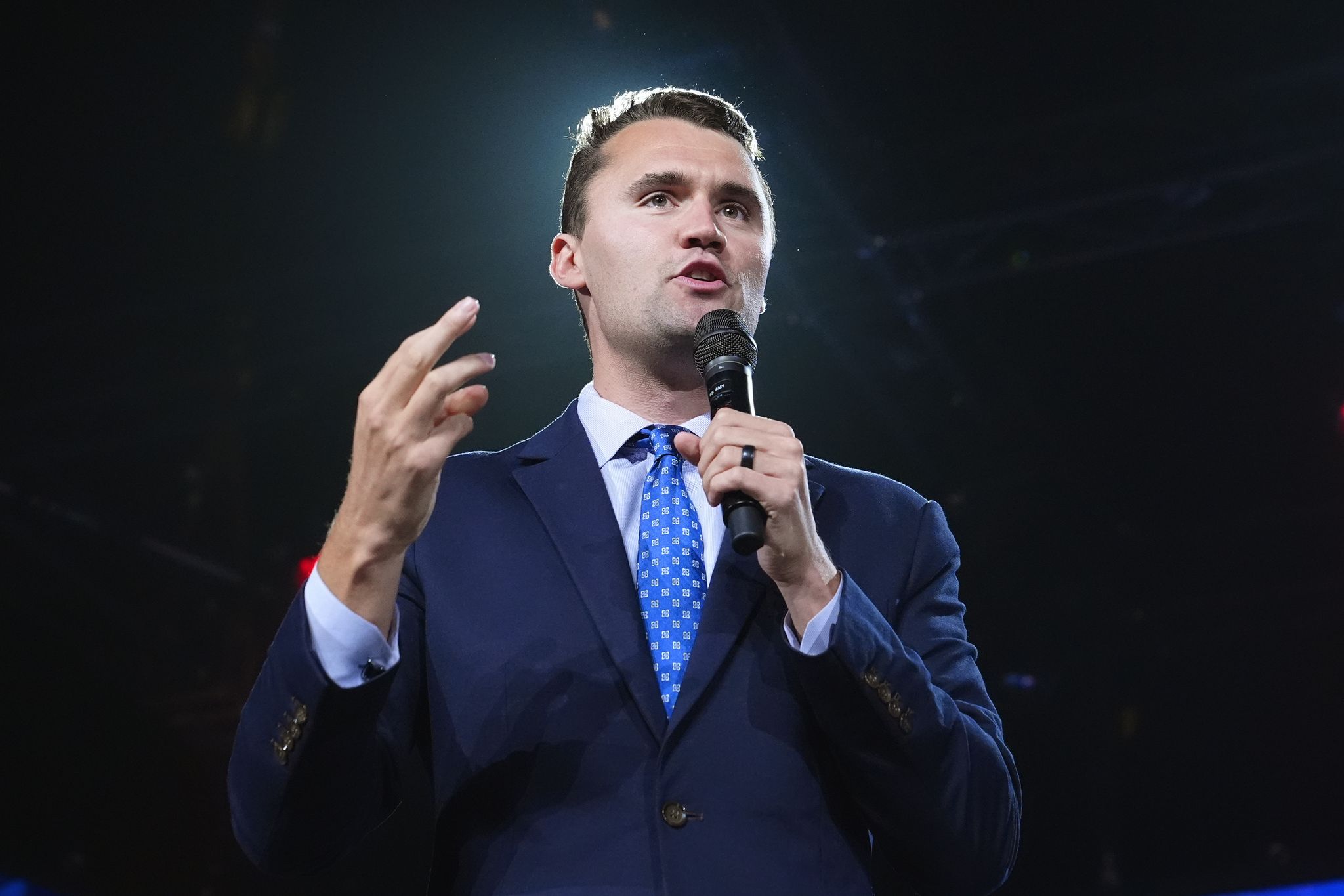 https://s.hdnux.com/photos/01/54/40/76/28446621/3/rawImage.jpg