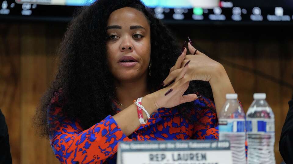 Rep. Lauren Ashley Simmons speaks alongside members of the new Commission on the HISD Takeover, as it hosts its first public meeting on Wednesday, Sept. 10, 2025 in Houston.