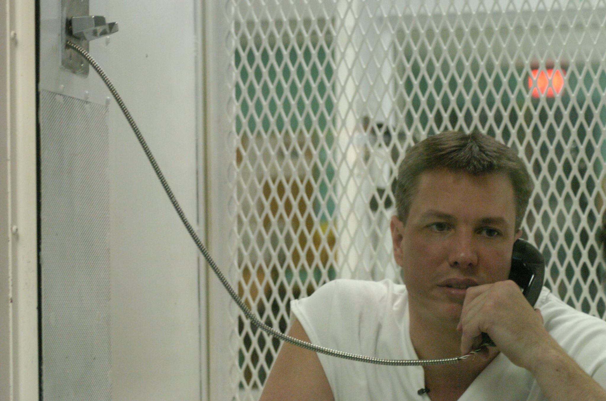 Charles Victor Thompson is scheduled to be executed in the 1998 deaths of his ex-girlfriend, Dennise Hayslip, 39, and her new boyfriend, Darren Cain, 30.