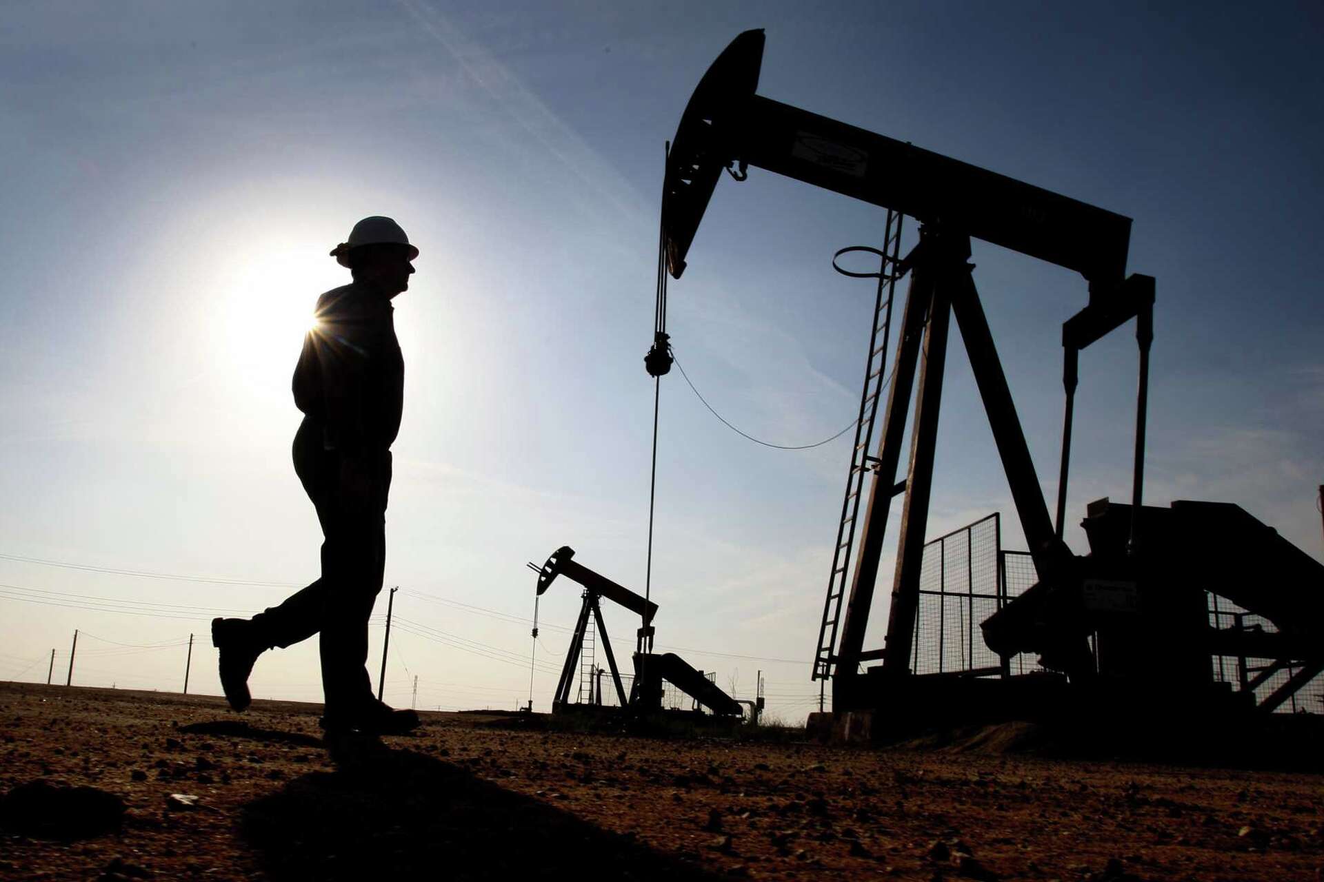 California reaches climate bill deal on cap and trade, oil production
