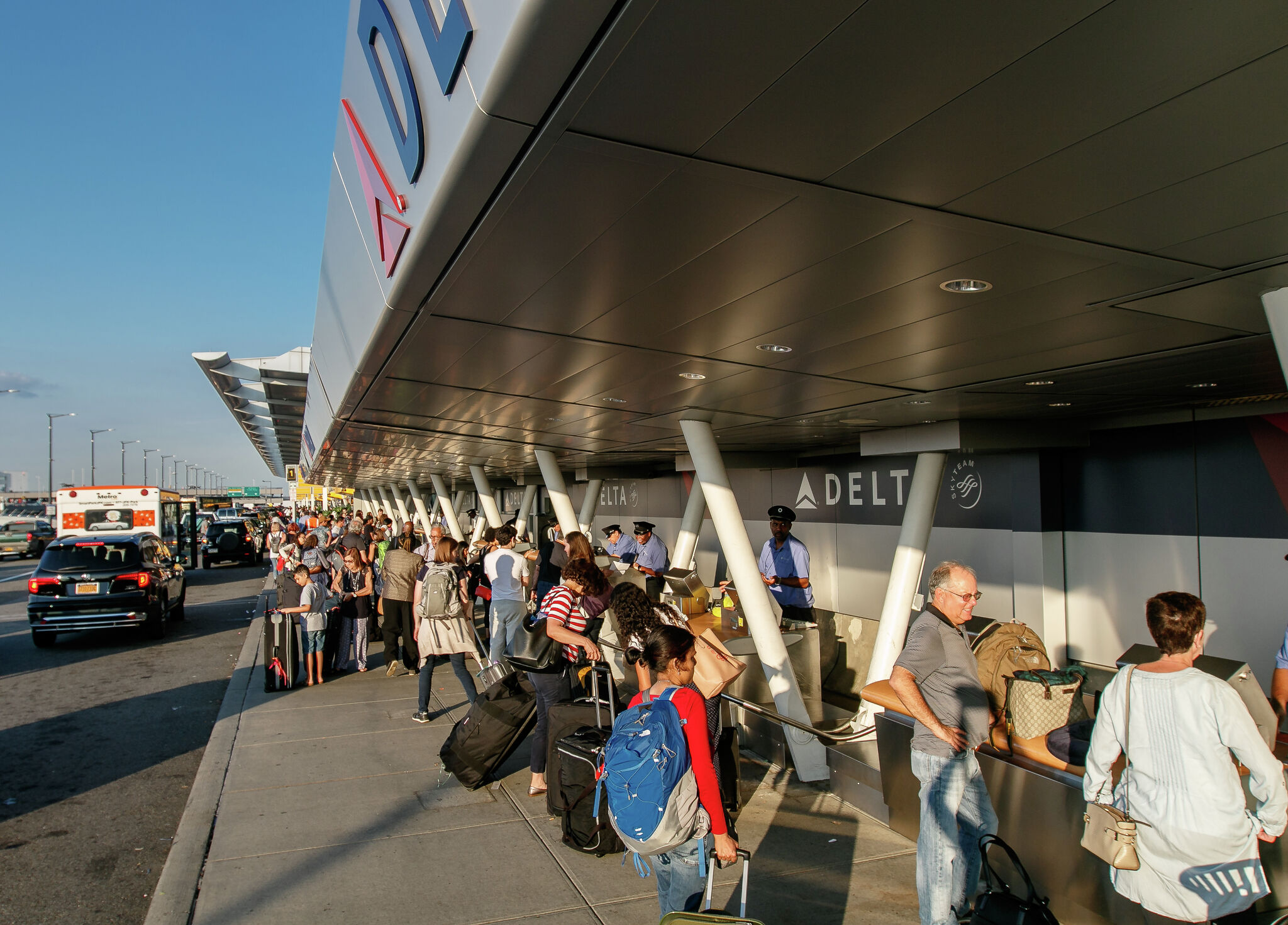 JFK eliminating Uber, Lyft curbside pickup at some terminals