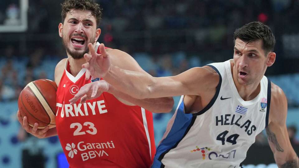 Turkey's Alperen Sengun, left, and Greece's Konstantinos Mitoglou during the Eurobasket, European Basketball Championship semi-final match between Greece and Turkey at the Riga Arena in Riga, Latvia, Friday, Sept. 12, 2025. (AP Photo/Sergei Grits)