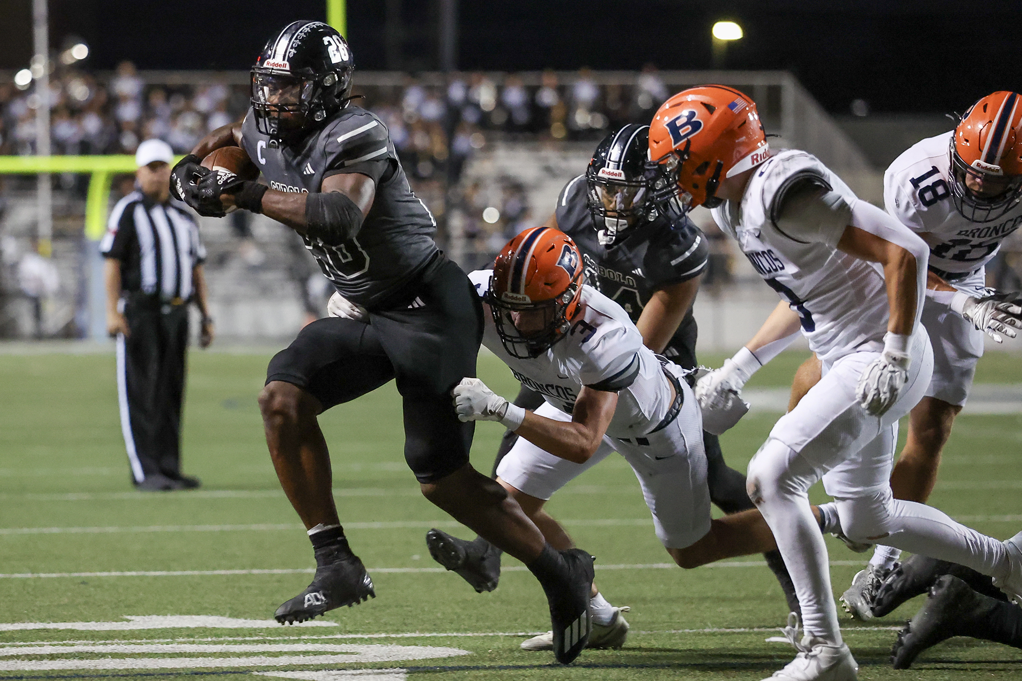 Jonathan Hatton's four touchdowns lead Steele past Brandeis