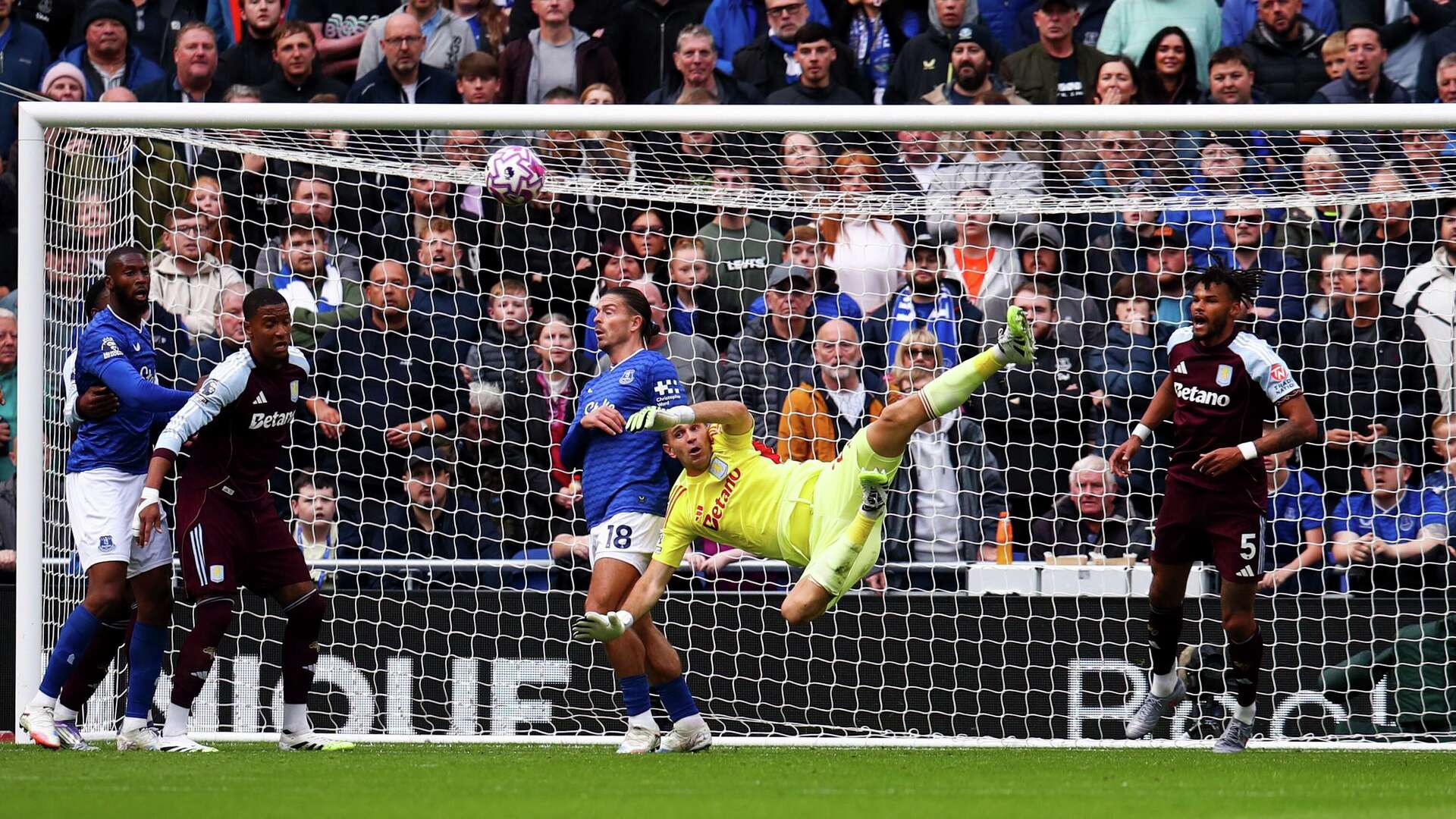 Emery hails #39 fantastic #39 Martinez comeback for Villa after failed move Emery hails #39 fantastic #39 Martinez comeback for Villa after failed move