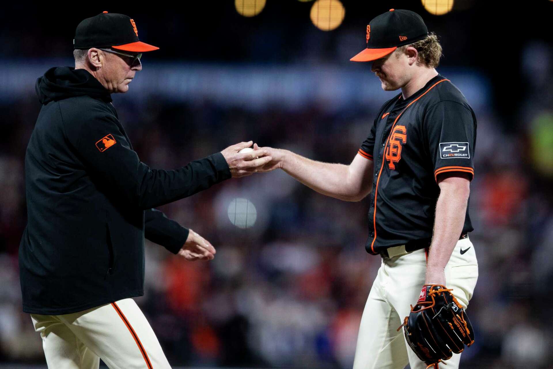 Giants lit up by Dodgers, miss chance to leap Mets for wild-card spot