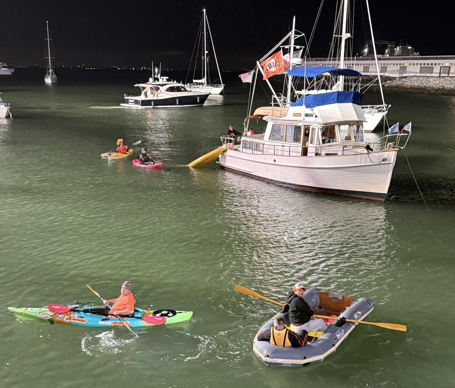 3 fall into into McCovey Cove during SF Giants-Dodgers game