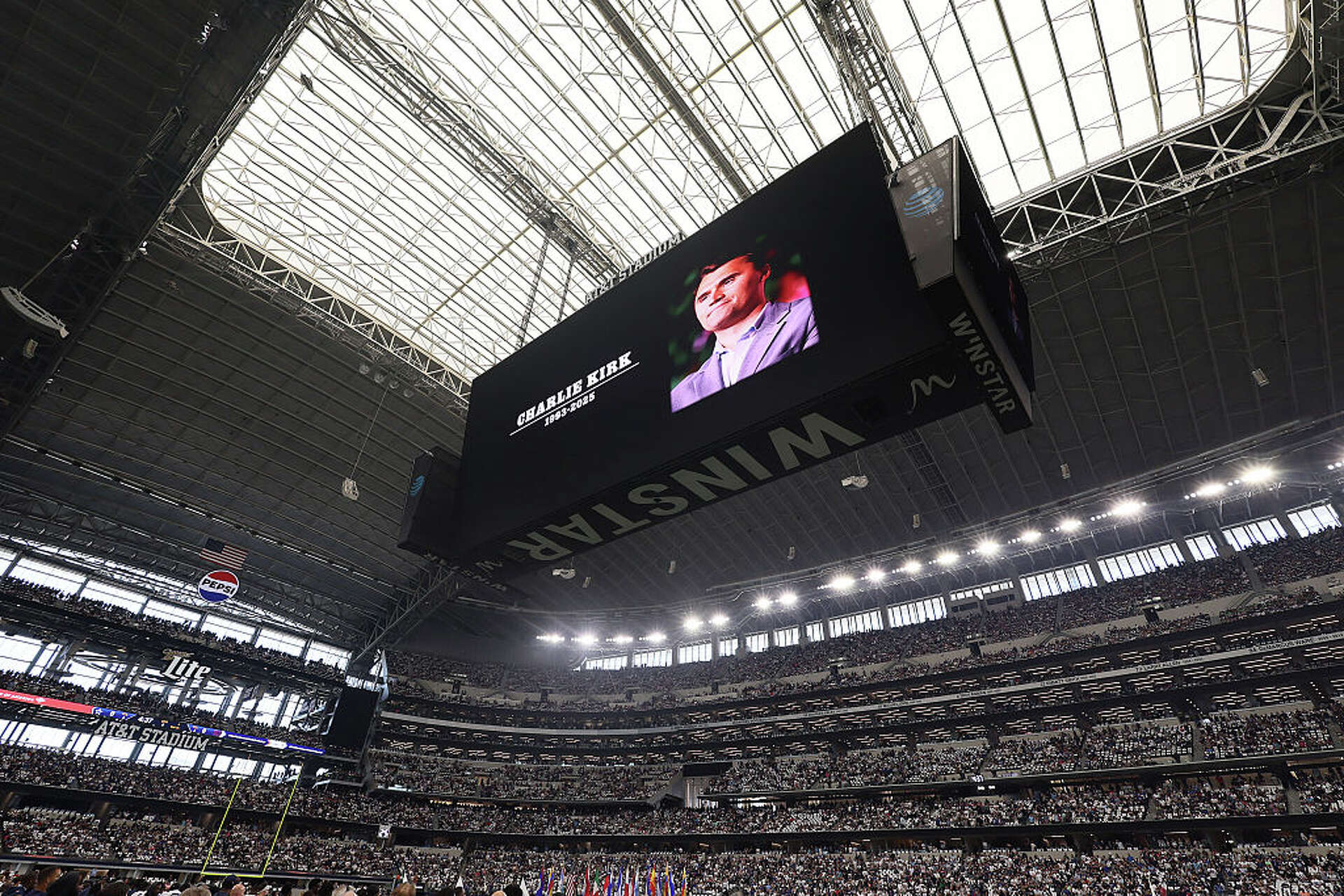 Dallas Cowboys là một trong những đội NFL vinh danh Charlie Kirk trước trận đấu