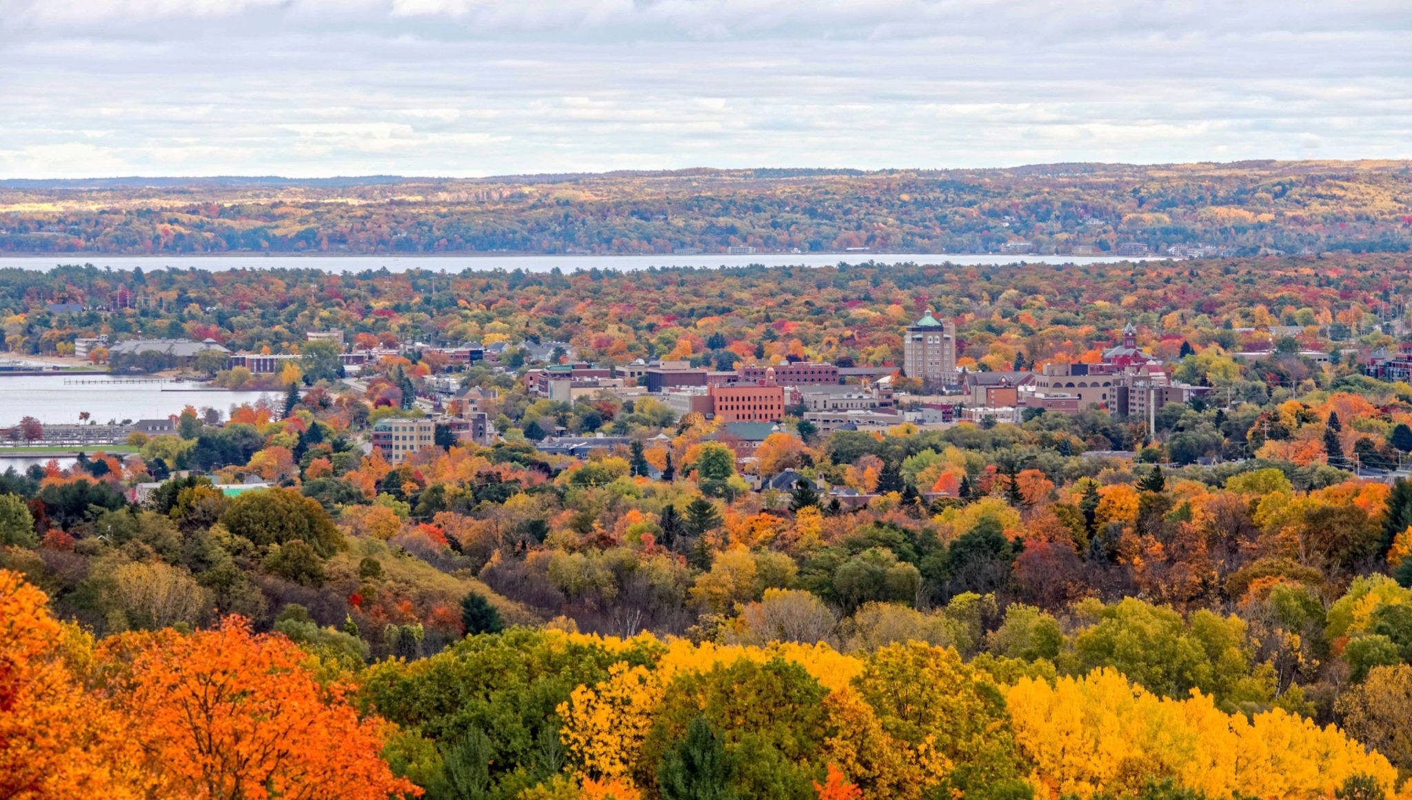 Kenosha, WI Homeowners Can Expect a Cool and Dry Fall, Says The Old Farmer's Almanac