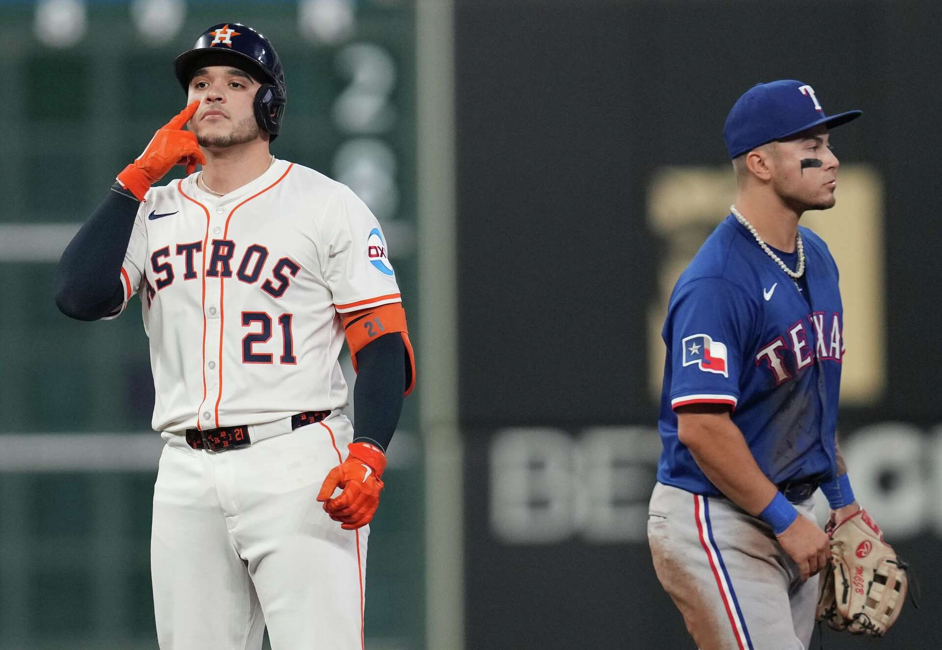 AL West race: Astros beat Rangers, remain half-game behind Seattle