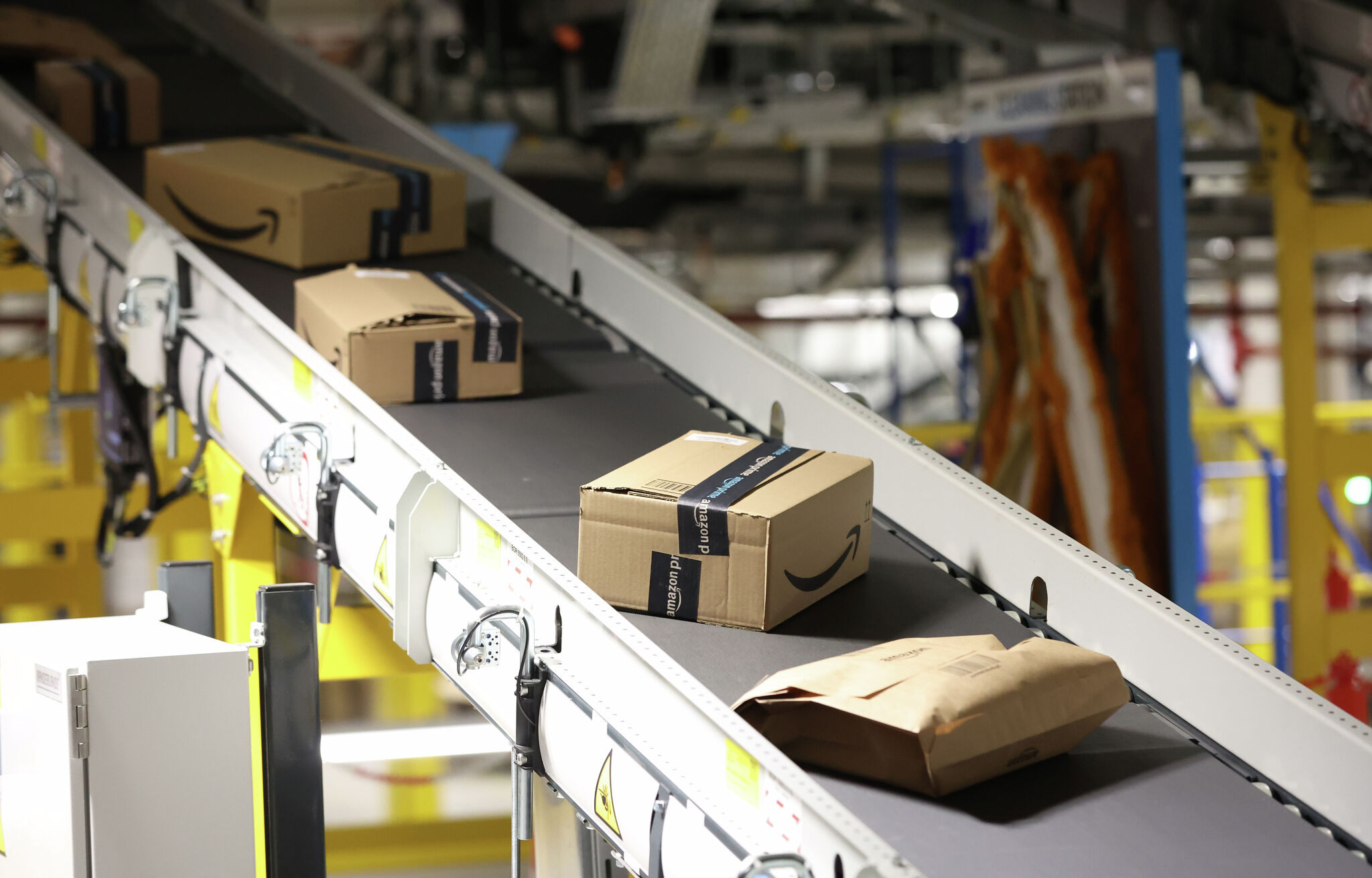 Hundreds laid off at Amazon-linked facilities in Texas