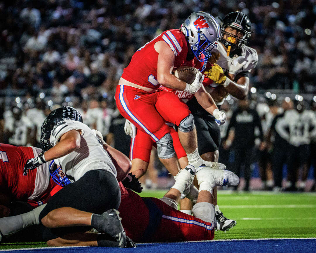 UIL football: Round Rock beats McNeil in district for first victory