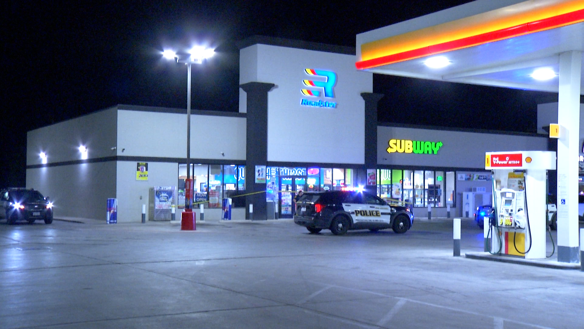 San Antonio police: Man stabs gas station clerk during robbery